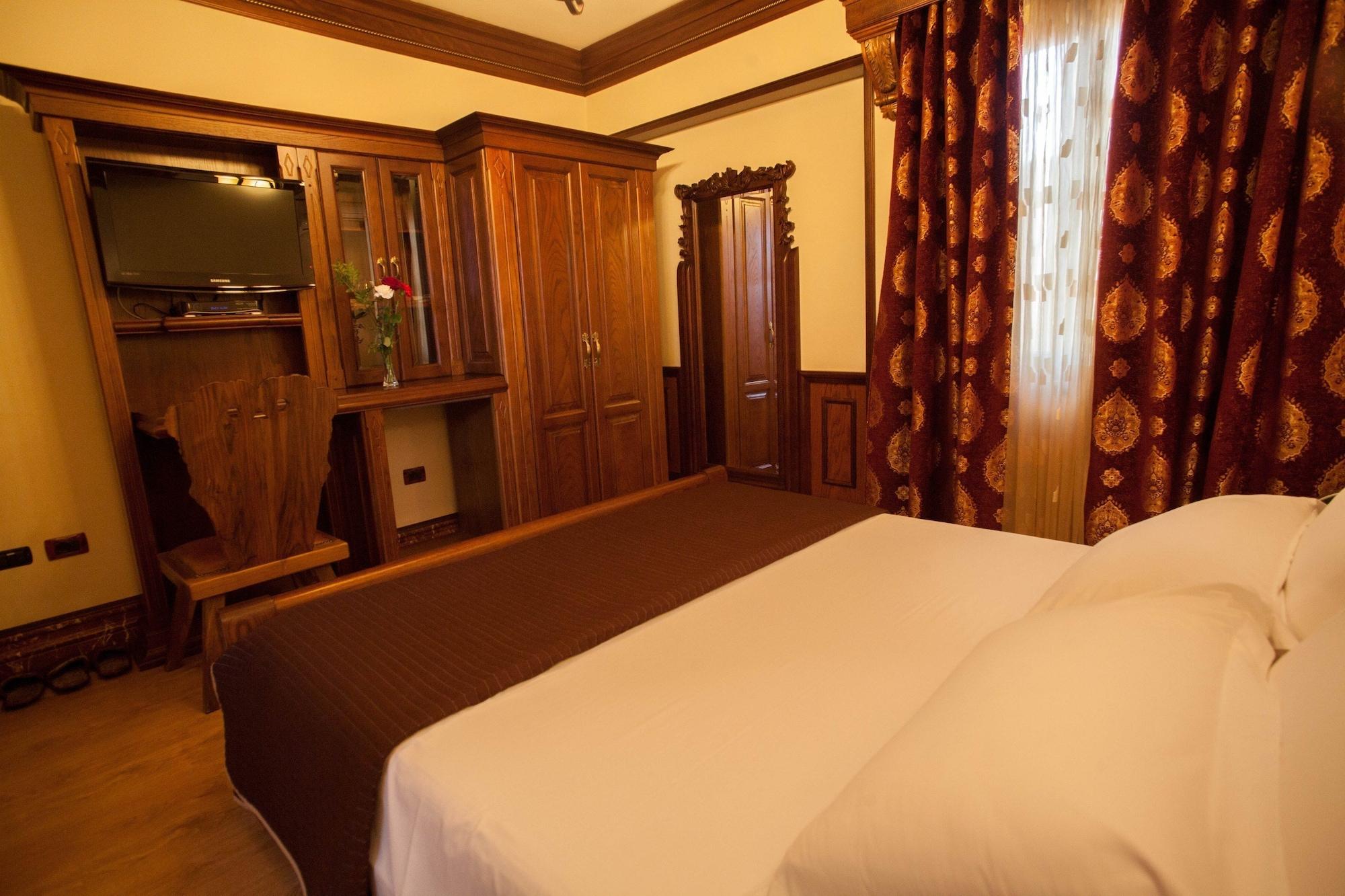 Brilant Antik Hotel Tirana Exterior photo